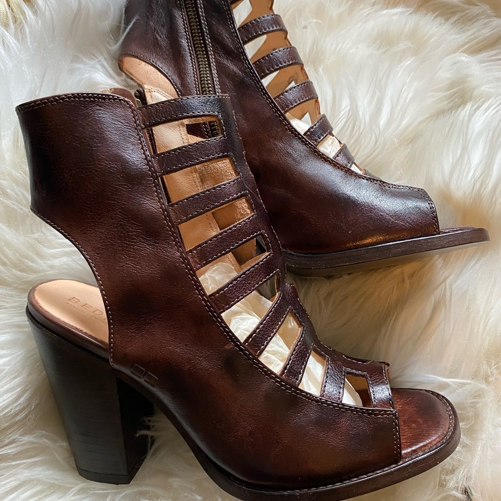 Bed/stud Brown Strappy Heeled Sandals size 9